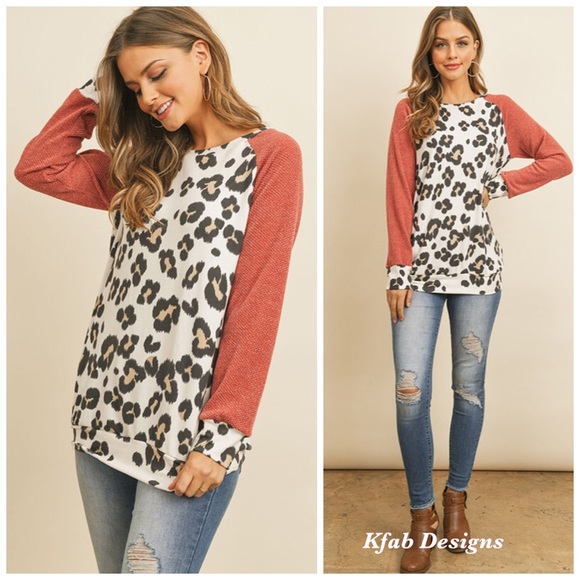 Tops - ❤️LAST! Leopard Contrast Textured Sleeve Top!